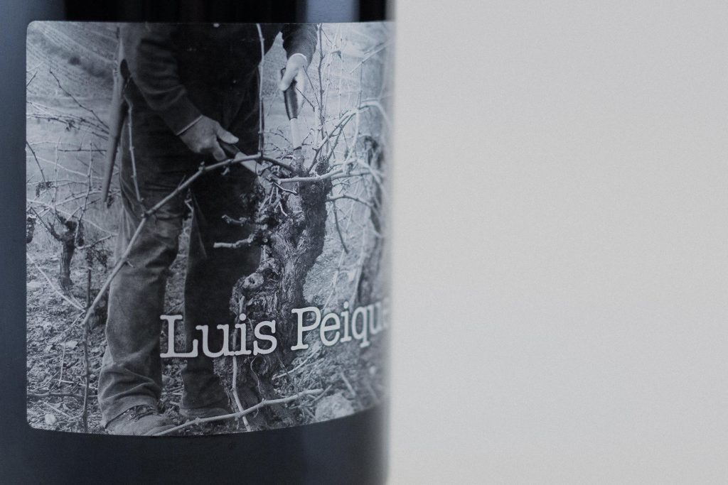  Detalle de botella Luis Peique | Bodegas Peique